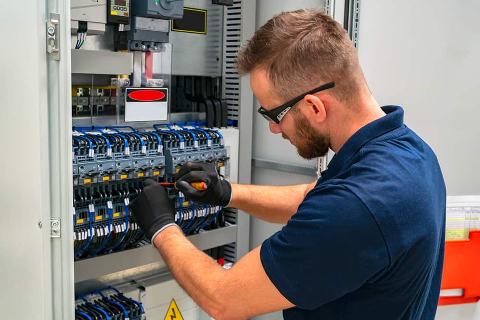Elektroniker für Energie- und Gebäudetechnik (m/w/d) bei LKS Elektro Suhl GmbH in Suhl