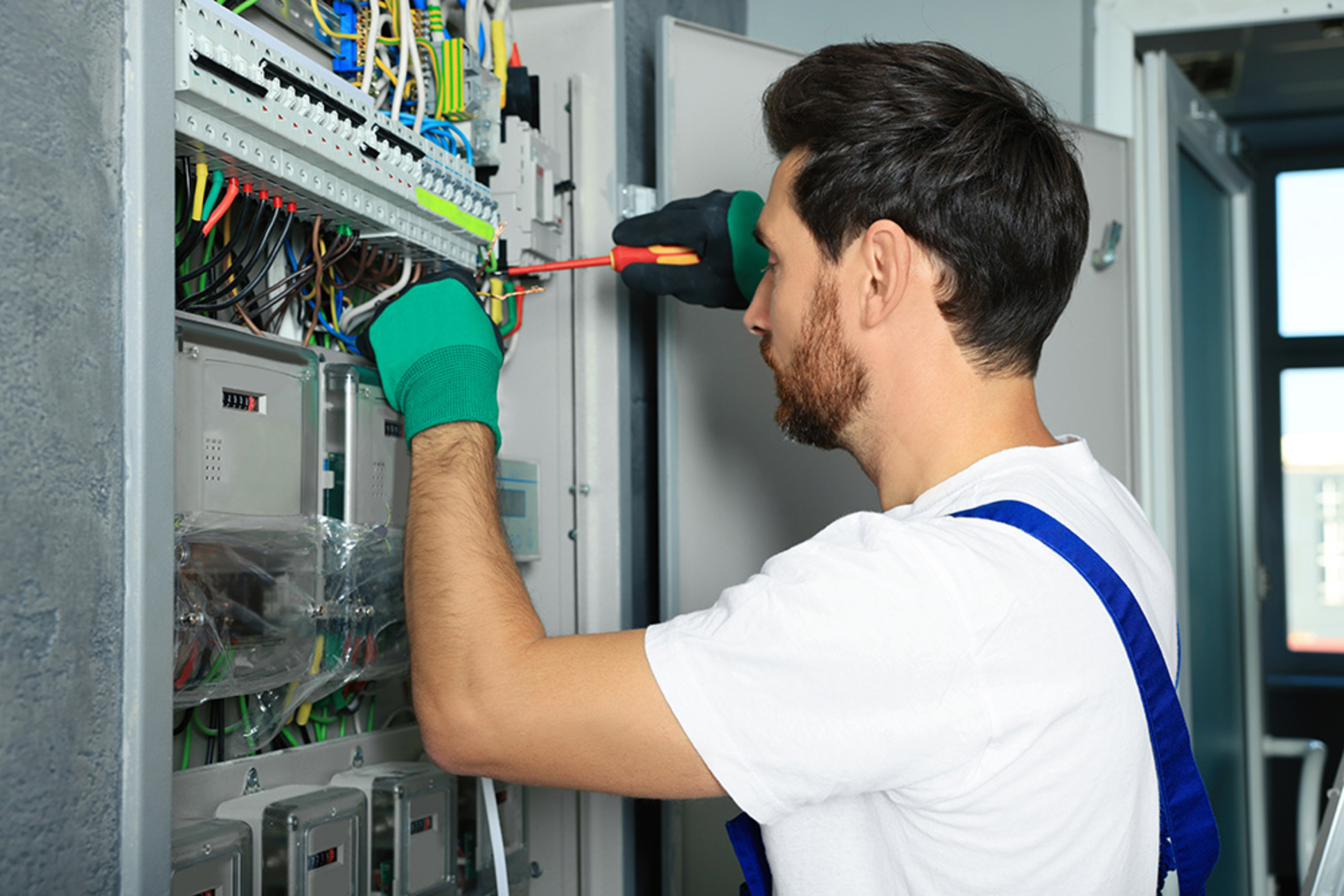 Nieder&shy;spannungs&shy;anlagen bei LKS Elektro Suhl GmbH in Suhl